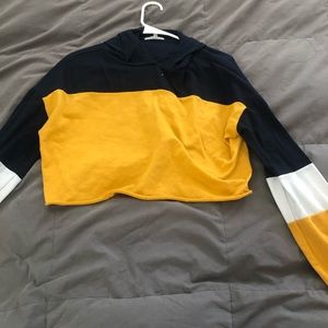 Long sleeve crop top